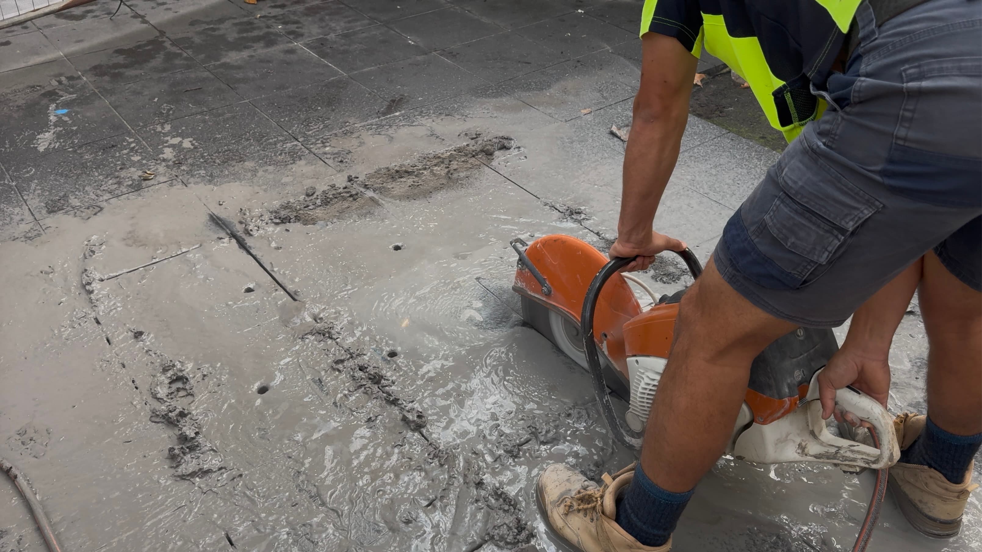 Concrete cutting during the demolition phase of the rectification works.